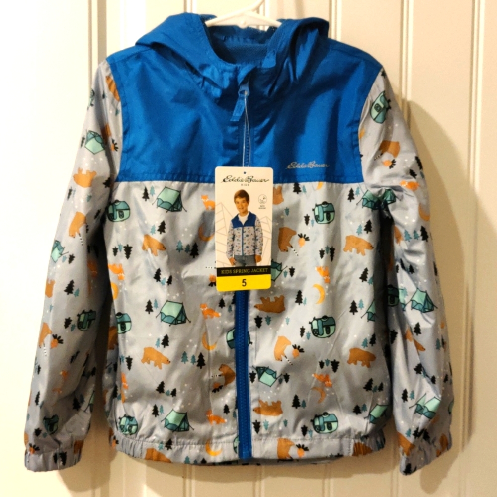 Boys size 5 water resistant, hooded jacket w/ pockets
